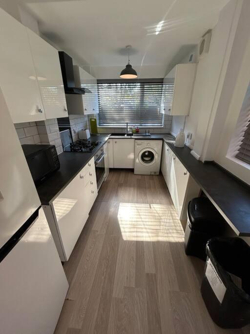 Modern & Spacious 4 Bedroom Home Crewe Exterior photo