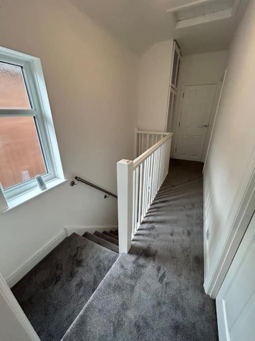 Modern & Spacious 4 Bedroom Home Crewe Exterior photo