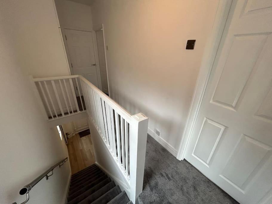 Modern & Spacious 4 Bedroom Home Crewe Exterior photo